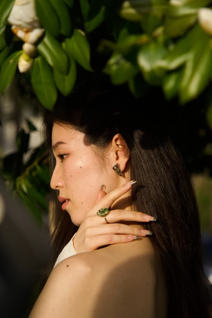 雲丹華 ピアス・リング着用