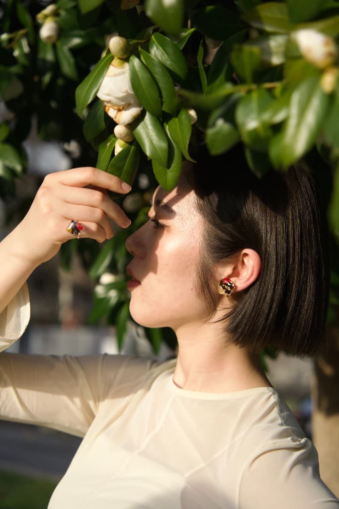 雲丹華 ピアス・リング着用